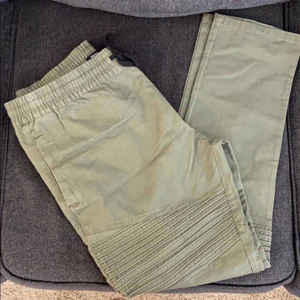 Men’s olive green pants